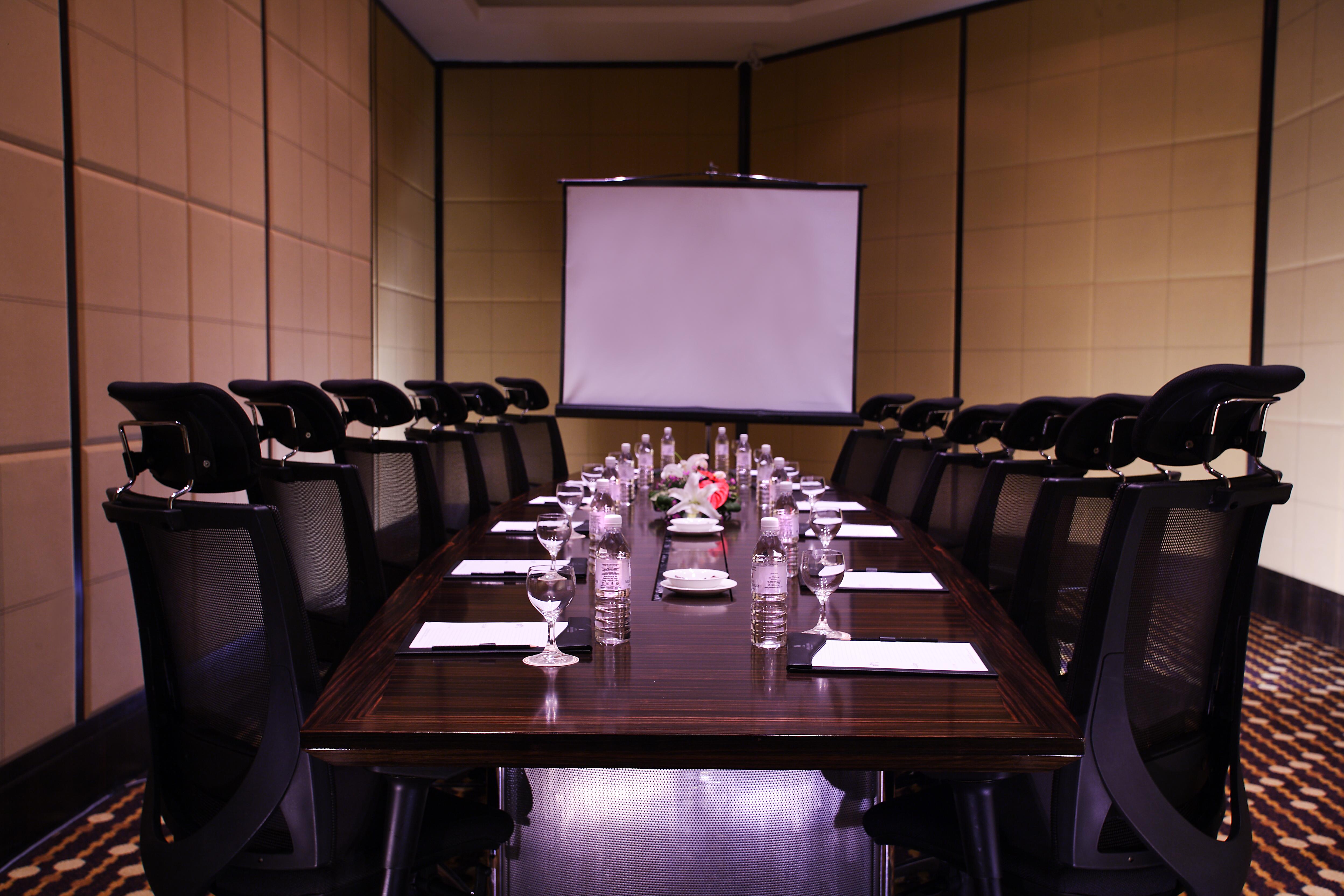 Grand Millennium Kuala Lumpur Hotell Fasiliteter bilde A boardroom at a hotel
