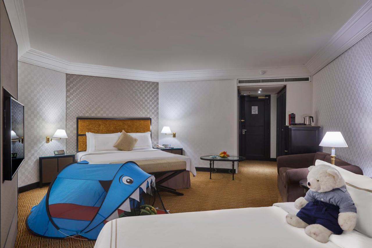 Grand Millennium Kuala Lumpur Hotell Eksteriør bilde A hotel room with a bed bug trap
