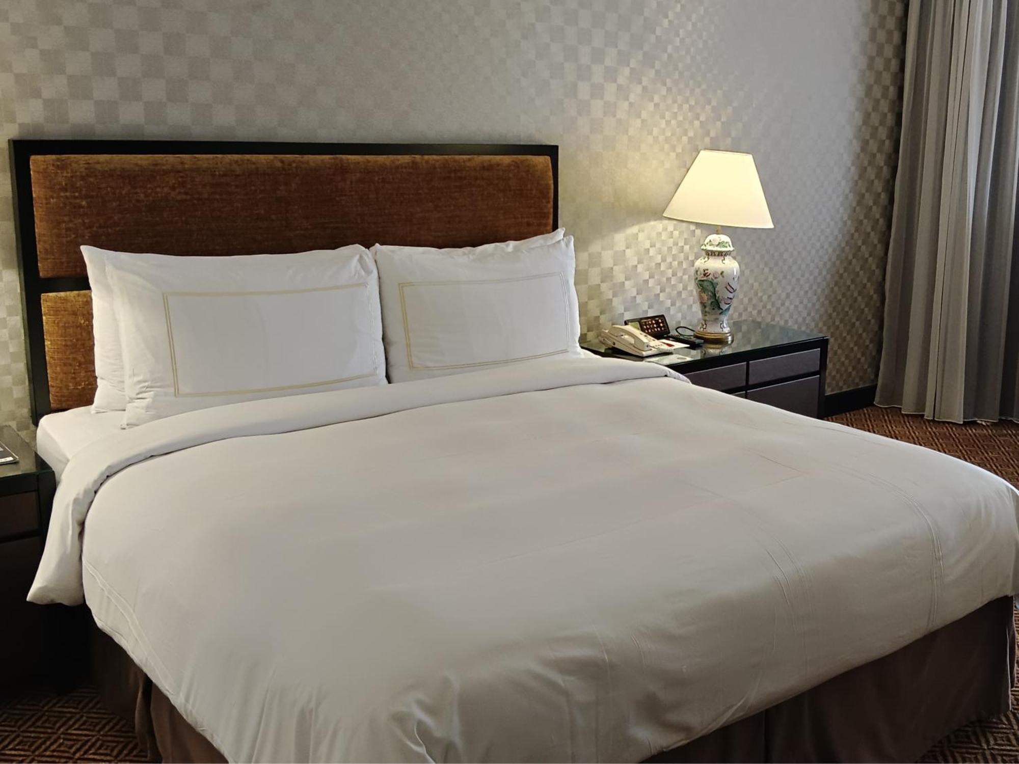 Grand Millennium Kuala Lumpur Hotell Eksteriør bilde A bed with a duvet