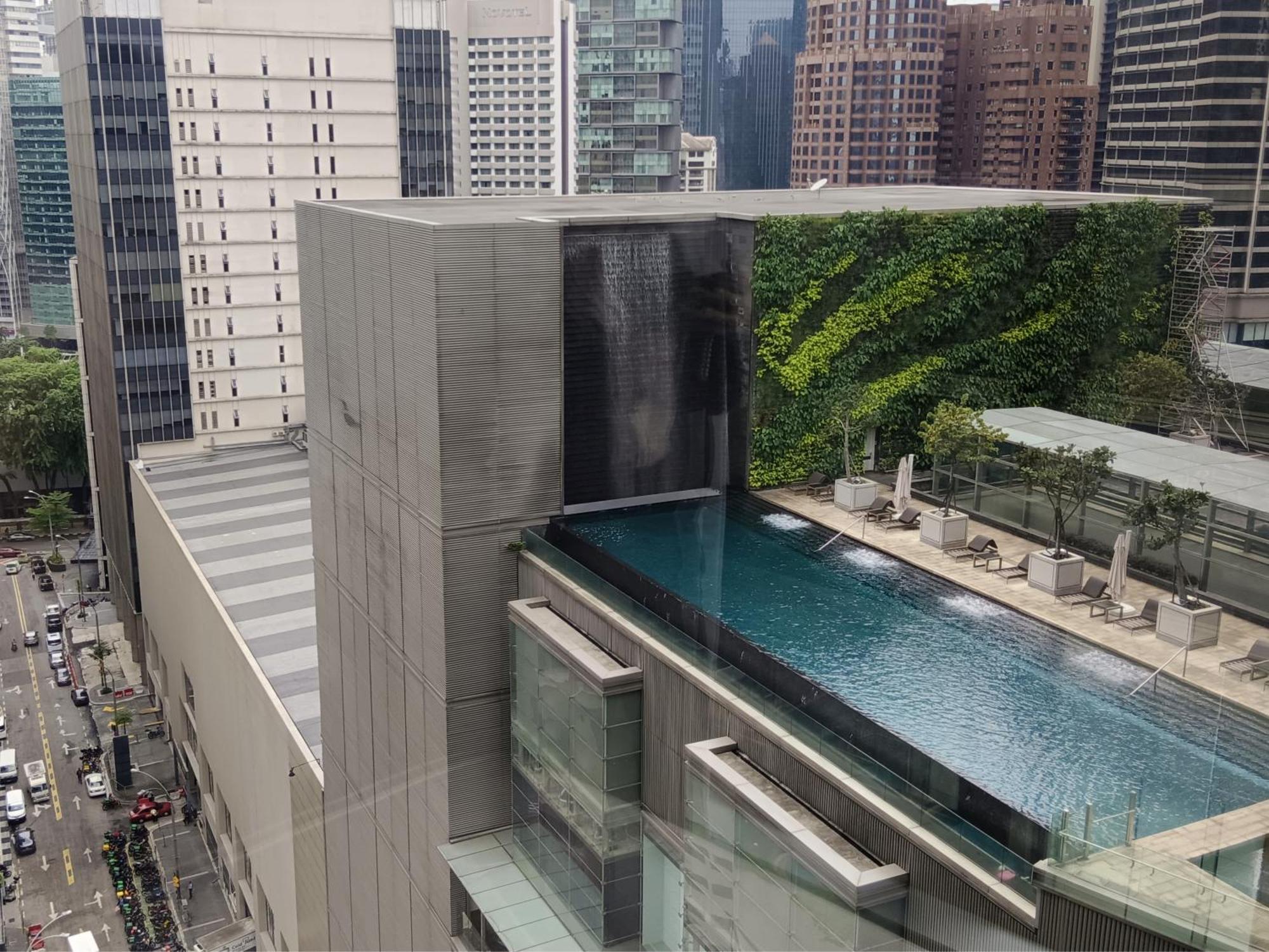 Grand Millennium Kuala Lumpur Hotell Eksteriør bilde The rooftop pool at the Ritz-Carlton, Melbourne