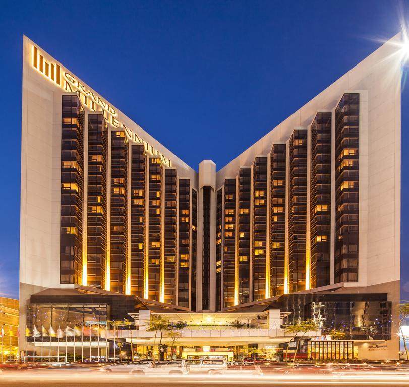 Grand Millennium Kuala Lumpur Hotell Eksteriør bilde The hotel at night