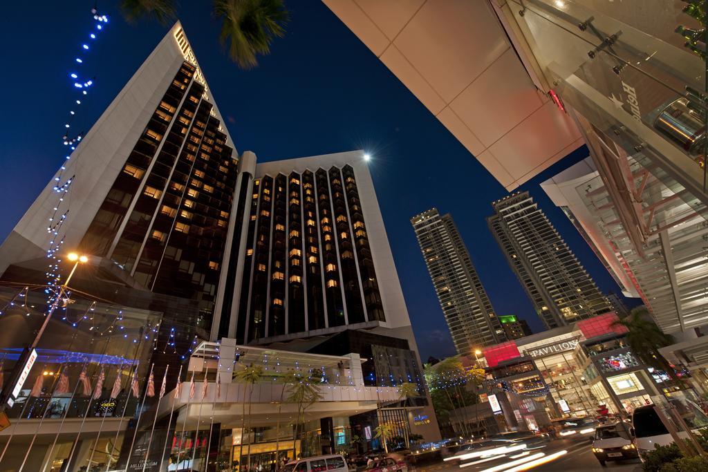 Grand Millennium Kuala Lumpur Hotell Eksteriør bilde The hotel at night